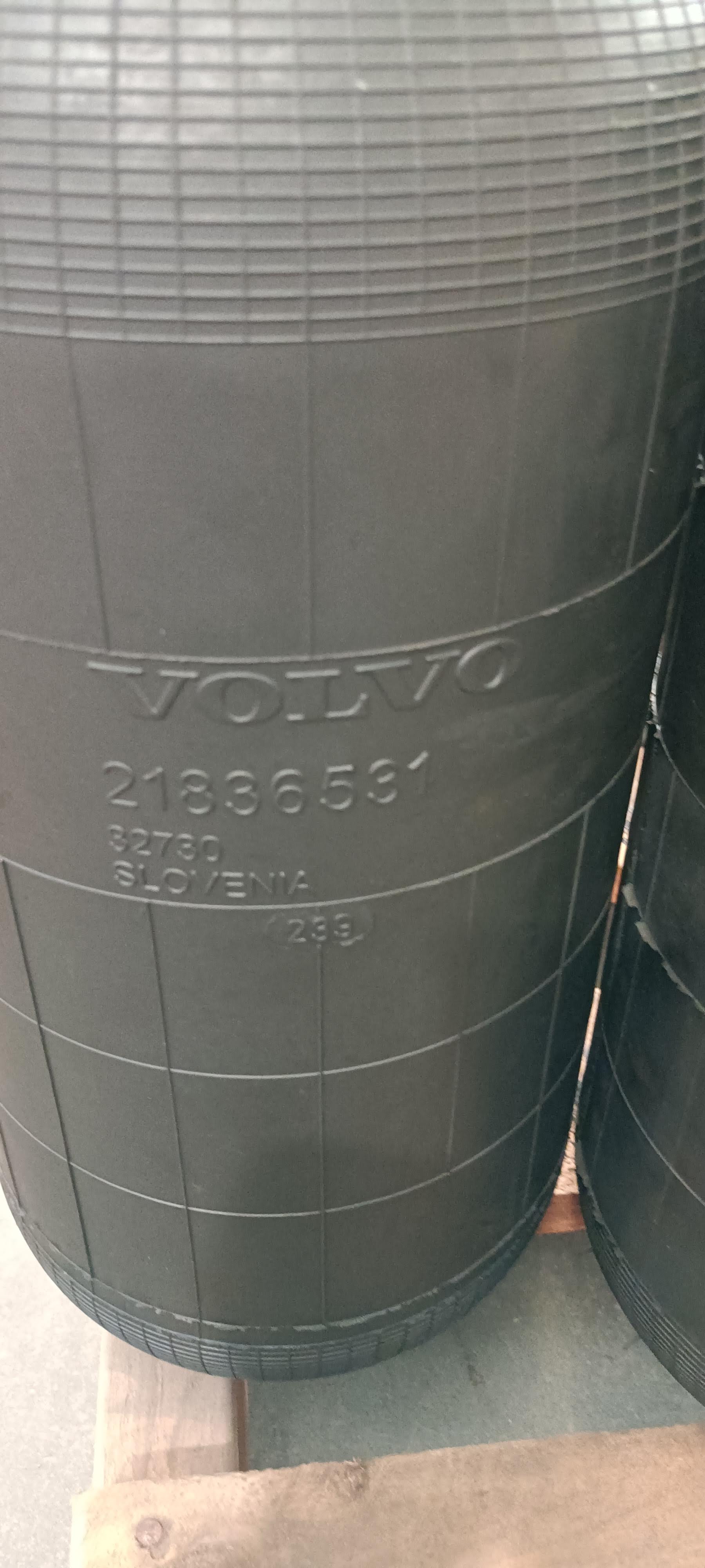 21836531 Genuine Volvo Air Bag x 2 RRP$199.10 | BUS PARTS 